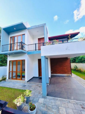Villa Bloom Gardens -Hikkaduwa